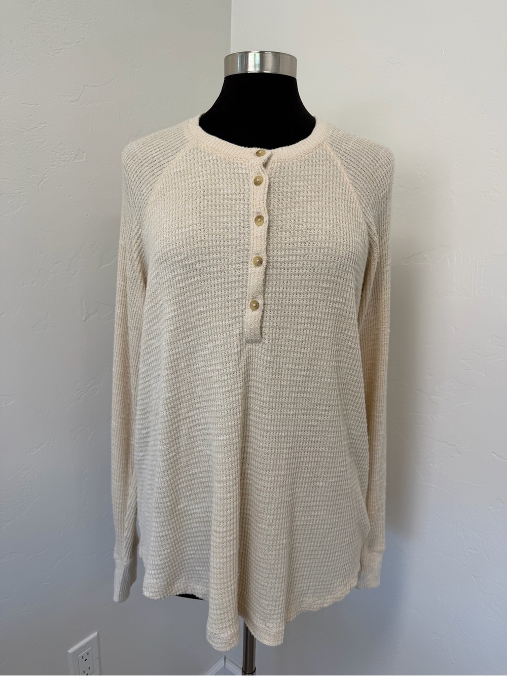 NWT American Eagle Outfitters Cream Waffle Plush Henley Pullover Size L